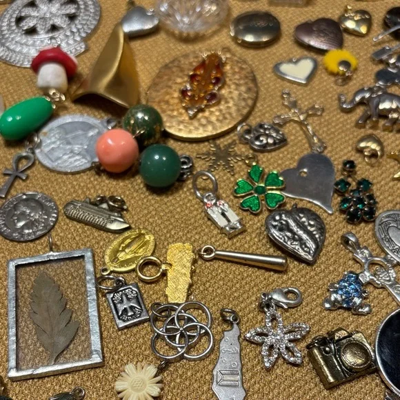 Huge bundle of pendants & charms - Picture 14 of 17